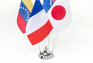 Table base for 4 flags